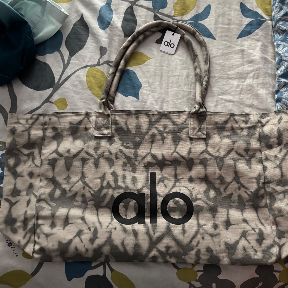 ALO Yoga Gray and Black Tote Bag